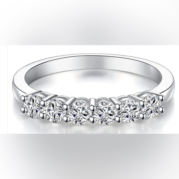 IMOLOVE Jewelry - ❤️IMOLOVE 14K White Gold 6 Stone Moissanite Band Rings 0.7CT BRAND NEW